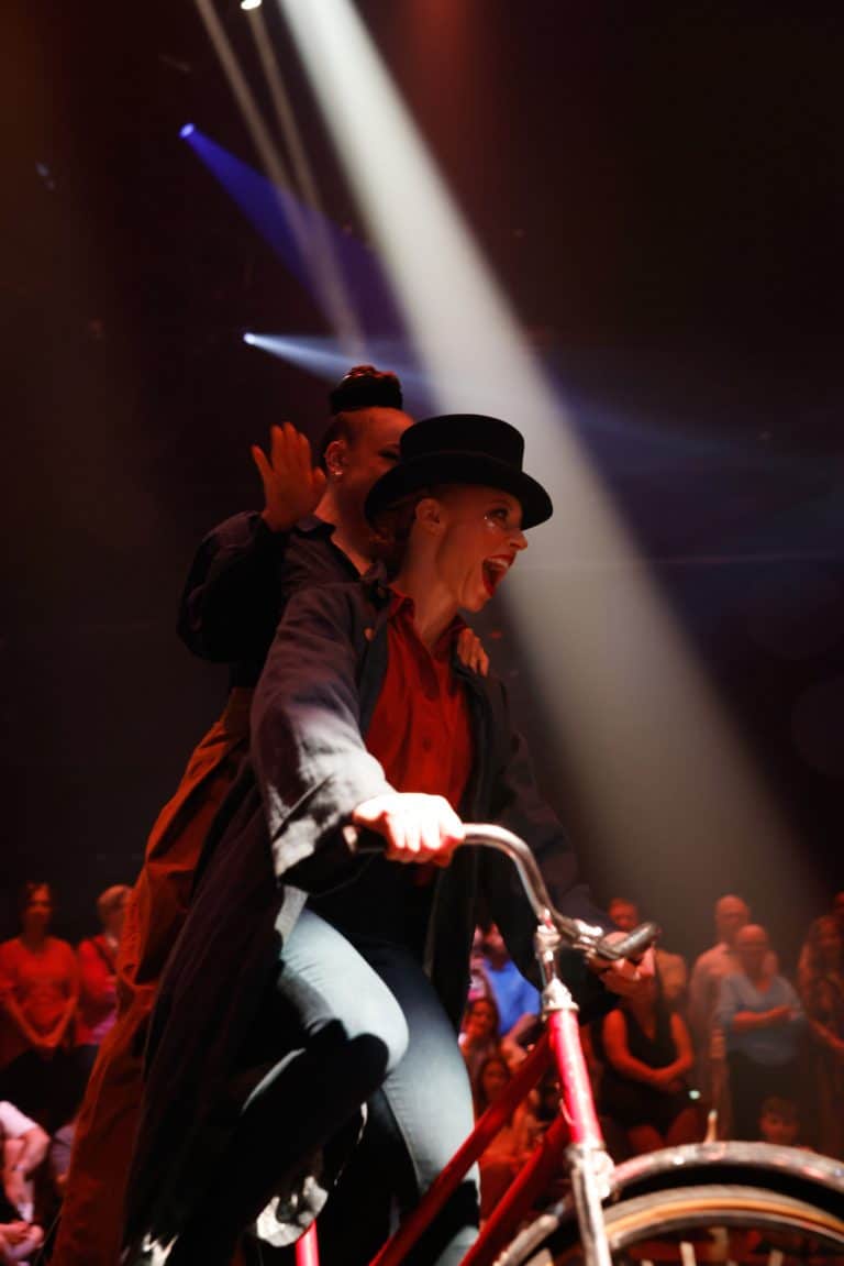 Bon Voyage_Cirque Eloize_Photo_Alexis GR. 12