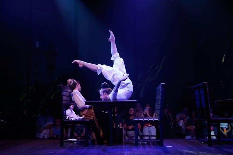 Bon Voyage_Cirque Eloize_Photo_Alexis GR. 4