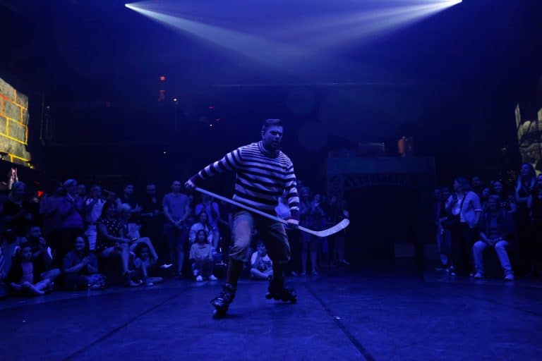 Bon Voyage_Cirque Eloize_Photo_Alexis GR. 7